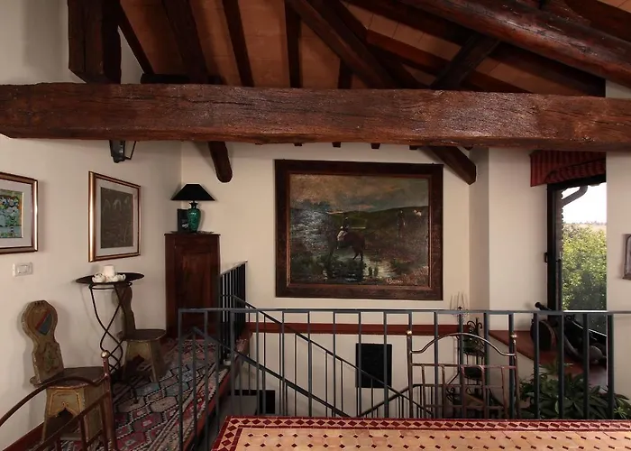 费利诺城堡乡村民宿 *