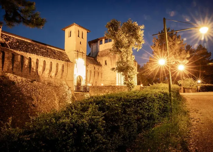منزل ريفي Castello Di Felino