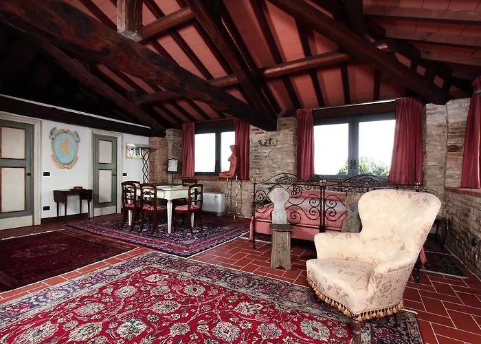 费利诺城堡乡村民宿 *